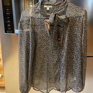 Cute sheer flower shirt from AE. No flaws or stains.